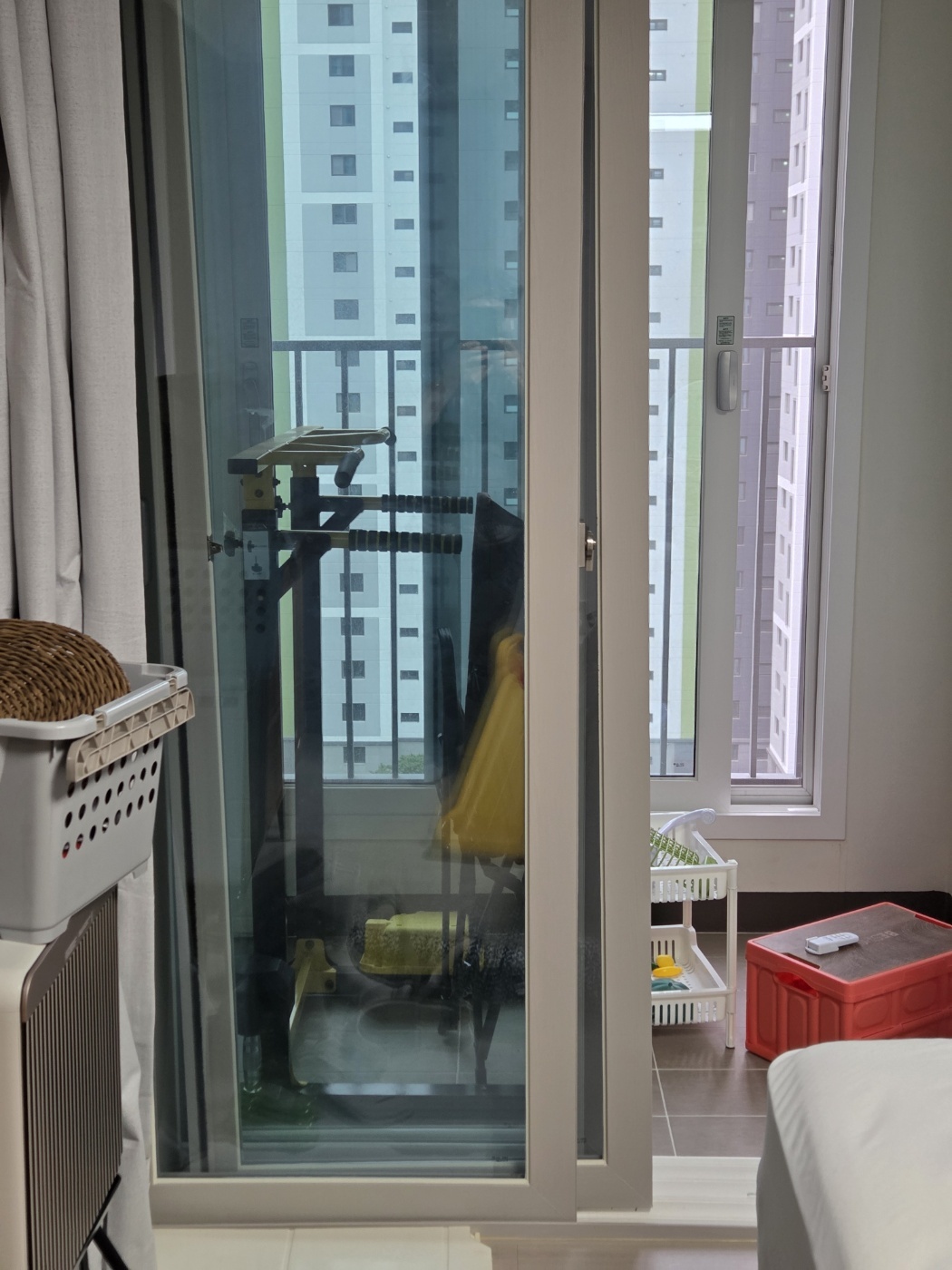 창틀 파손 하자